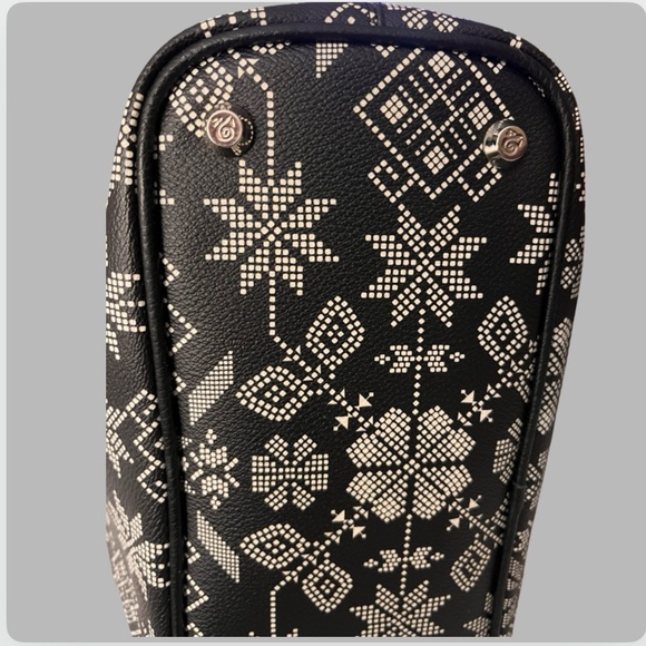 VINTAGE RARE Pineda Covalin Tote
Floral White Snowflakes Print - Picture 4 of 16